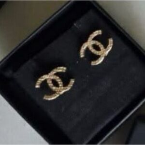 Gold CC Chanel earrings